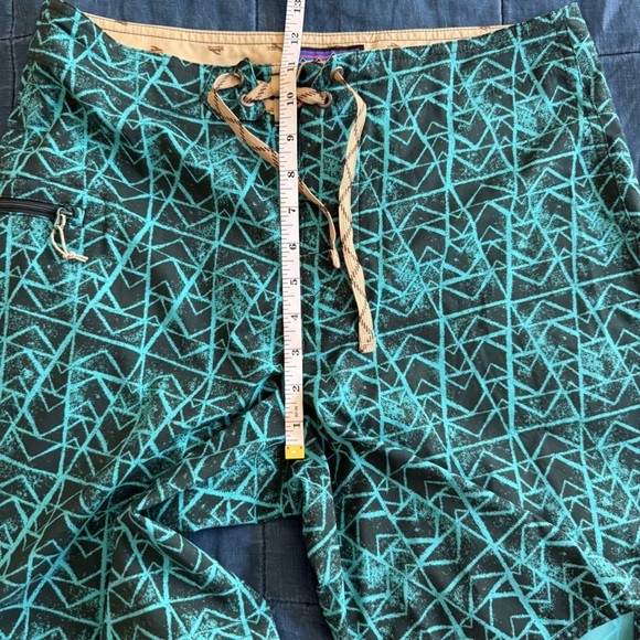 Patagonia Printed Stretch Planing 20" Boardshorts Size 31 - Picture 6 of 9